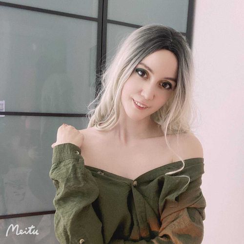 mia_moon_paid
